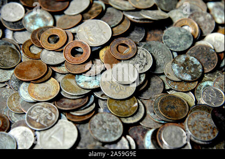 Nathdwara, Rajasthan, Indien - Südostasien Februar 2011: Indische Währung alte Münzen/vintage Münzen Stockfoto