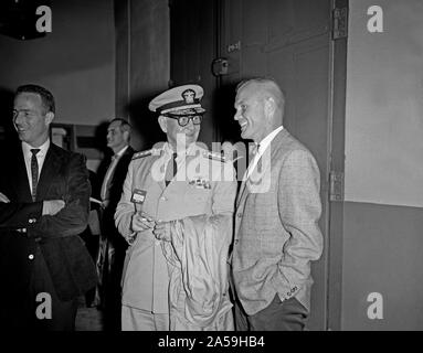 Astronauten auf 1959 Langley Inspektion Stockfoto