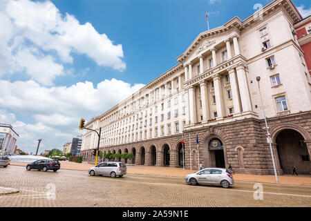 Sofia, Bulgarien - 25. Juni 2019: Palast der Ministerrat in Sofia an einem normalen Tag Stockfoto