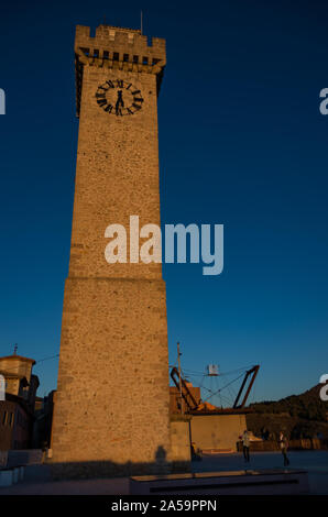 Cuenca, Spanien - 29. Dezember 2016: Die mangana Turm in Cuenca. Cuenca ist die Hauptstadt der Provinz Cuenca in Spanien. Stockfoto