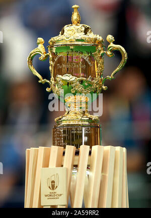 Eine allgemeine Ansicht der Webb Ellis Cup auf dem Display vor der 2019 Rugby WM-Viertelfinale Spiel im Stadion, Oita Oita, Japan. Stockfoto