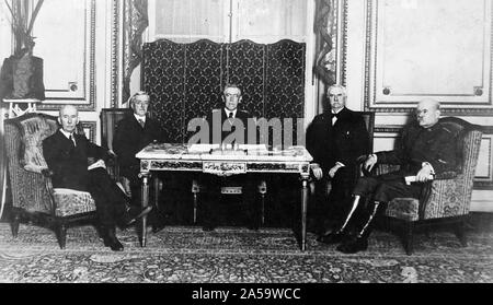 Mitglieder der amerikanischen Kommission zur Aushandlung des Friedens, Hotel Crillon, Paris, Frankreich. Nach rechts: Oberst E.M. Links Haus; Staatssekretär Robert Lansing; Präsident Woodrow Wilson; Herrn Abgeordneten Henry White und General Tasker H. Bliss, USA kann. 12/16/1918 Stockfoto