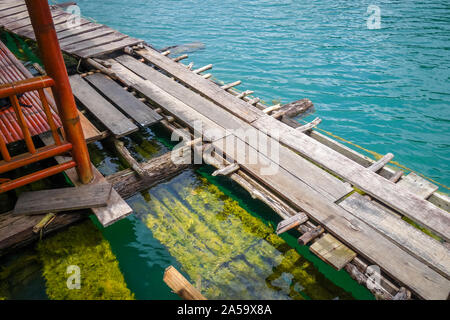 Floating Bungalow in Cheow Lan Lake, Khao Sok, Thailand Stockfoto