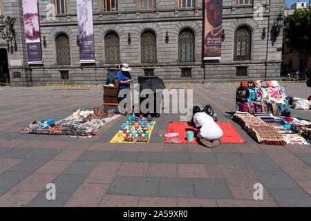 Mexiko City, Mexiko - 5. NOVEMBER 2017 - Juarez Straße ist die Herzen der großen mexikanischen Hauptstadt voller Menschen jeden Tag Stockfoto