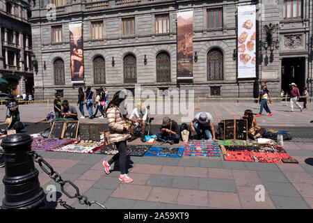 Mexiko City, Mexiko - 5. NOVEMBER 2017 - Juarez Straße ist die Herzen der großen mexikanischen Hauptstadt voller Menschen jeden Tag Stockfoto