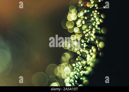 Schöne abstrakte Optische gold Licht bokeh in der Dunkelheit Hintergrund. Stockfoto