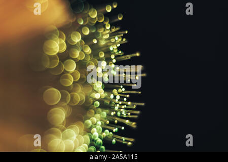 Schöne abstrakte Optische gold Licht bokeh in der Dunkelheit Hintergrund. Stockfoto