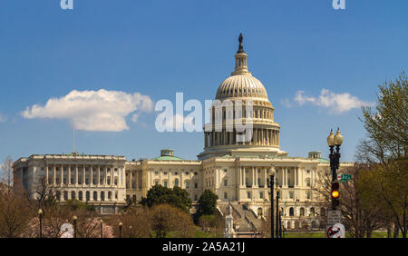 United States Capitol Gebäude mit blauem Himmel Stockfoto