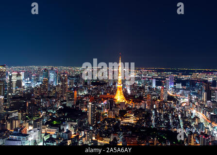 Tokio - Dez 30: Herrlicher Panoramablick zum Stadtzentrum von Tokio am Abend, Tokyo Tower bei Nacht am 30. Dezember. 2016 in Japan Stockfoto