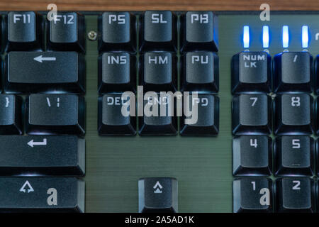 Teil der schwarzen Tastatur mit Hintergrundbeleuchtung - close-up-Tasten Stockfoto