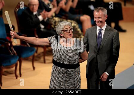 Oviedo, Spanien; 18/10/2019. - Joanne Chory und Sandra Myrna Díaz-Preis für Wissenschaftliche und Technische Forschung AwardLeonor Prinzessin von Asturien liest Ihre erste Rede im Alter von 13 Jahren an der Zeremonie der Prinzessin von Asturien Auszeichnungen Spaniens und ist Ihre erste offizielle Handlung begleitet, die von ihrem Vater König Philipp VI., Königin Letizia und seine Tochter den Säugling Sofia. Die Gewinner Peter Brook Arts Award, Prado Museum Kommunikation und Geisteswissenschaften Award, Salman Khan Internationale Zusammenarbeit Award, Lindsey Vonn Sport Award, Alejandro Portes Social Science Award, Siri Hustvedt Arts Award, Joanne Chory und Sandra Meine Stockfoto