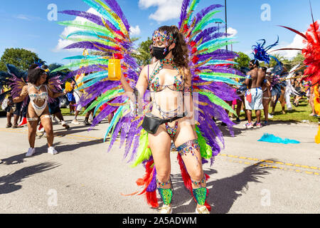 Parade der Carnival Bands in Miami Carnival für 2019; Ereignis war in Miami Dade County Fair und Expo Gelände am 13. Oktober 2019 statt Stockfoto