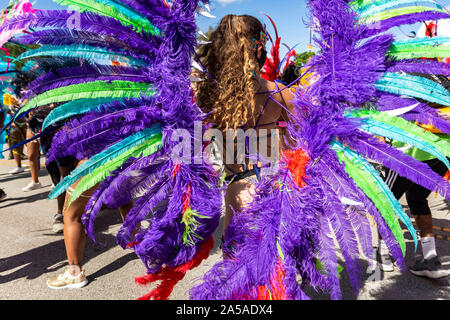 Parade der Carnival Bands in Miami Carnival für 2019; Ereignis war in Miami Dade County Fair und Expo Gelände am 13. Oktober 2019 statt Stockfoto