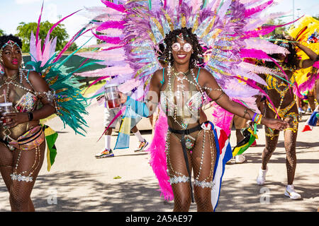 Parade der Carnival Bands in Miami Carnival für 2019; Ereignis war in Miami Dade County Fair und Expo Gelände am 13. Oktober 2019 statt Stockfoto