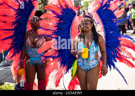 Parade der Carnival Bands in Miami Carnival für 2019; Ereignis war in Miami Dade County Fair und Expo Gelände am 13. Oktober 2019 statt Stockfoto