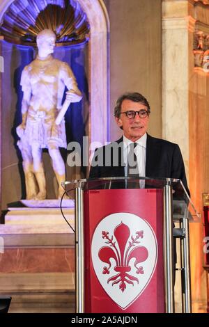 Palazzo Vecchio. Bürgermeister Dario Nardella überreicht den Schlüssel der Stadt an den Präsidenten des Europäischen Parlaments Davide Sassoli (Claudio Fusi/Fotogramma, Florenz - 2019-10-19) p.s. La foto e 'utilizzabile nel rispetto del contesto in Cui e' Stata scattata, e senza intento diffamatorio del decoro delle Persone rappresentate Stockfoto