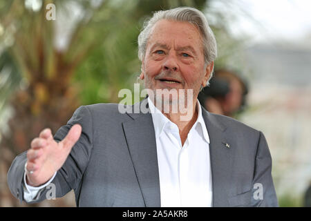 CANNES, Frankreich - 19. Mai: Alain Delon besucht einen Fotoauftrag seine ehrenamtliche Palme d zu feiern" oder während der 72Nd Cannes Film Festival (Credit: Mickael Chavet/Daybreak) Stockfoto