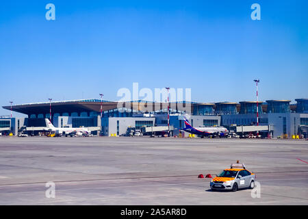 Sankt Petersburg, Russland - 7. Mai 2015: Landschaft mit Blick auf den Flughafen Pulkovo. Stockfoto