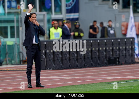 Rom, Italien. Okt, 2019 19. Simone Inzaghi Manager der SS Lazioduring der Serie ein Match zwischen Latium und Atalanta BC im Stadio Olimpico, Rom, Italien Am 19. Oktober 2019. Credit: Giuseppe Maffia/Alamy leben Nachrichten Stockfoto