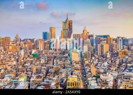 Macau, die Skyline der Stadt bei Sonnenuntergang. Stockfoto