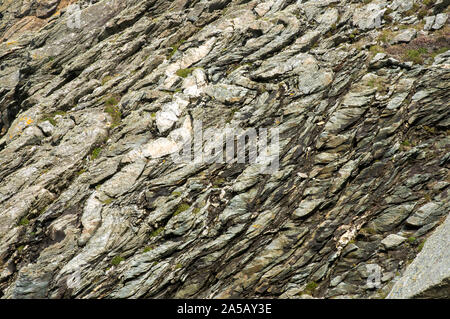 Diese Felsen durch Schlammablagerungen rund sechs Millionen Jahren gebildet haben, verbogen und verdreht Über die Tränen Stockfoto