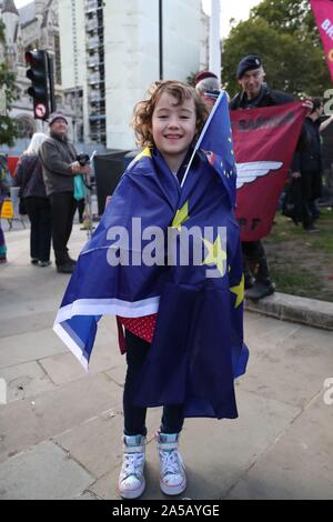 London, UK, 19. Oktober 2019, Tausende von Menschen marschierten durch London für eine große Demonstration Aufruf für einen abschließenden Volksabstimmung über Brexit sagen. Organisiert von der Abstimmung Kampagne und von den Unabhängigen, der März Platz nur zwei Wochen dauerte, bevor Großbritannien unterstützt wird festgelegt, die EU zu verlassen. Aktivisten fordern von der Regierung eine endgültige Abstimmung zu einem Brexit Vereinbarung oder nicht-deal Ergebnis sagen. Quelle: Uwe Deffner/Alamy leben Nachrichten Stockfoto