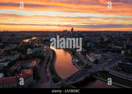 Sonnenuntergang über Zentral Vilnius, Litauen, im Mai 2019 getroffen Stockfoto