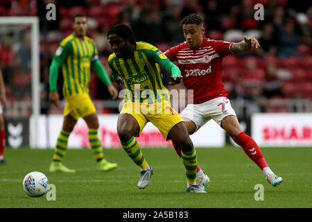 West Bromwich Albion Romaine Säger und Middlesbrough ist Marcus Tavernier während der Sky Bet Championship match Im Riverside Stadium, Middlesbrough. Stockfoto