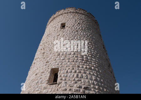 Alte, Runde deutsche Festungsanlage Turm in Okaukuejo, Etosha National Park, Namibia, gebaut von der Schutztruppe Stockfoto