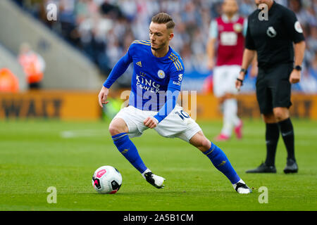 Leicester, Großbritannien. Okt, 2019 19. 19. Oktober 2019; King Power Stadion, Leicester, Midlands, England; Englische Premier League Fußball, Leicester City gegen Burnley; James Maddison von Leicester City - Streng redaktionelle Verwendung. Keine Verwendung mit nicht autorisierten Audio-, Video-, Daten-, Spielpläne, Verein/liga Logos oder "live" Dienstleistungen. On-line-in-Match mit 120 Bildern beschränkt, kein Video-Emulation. Keine Verwendung in Wetten, Spiele oder einzelne Verein/Liga/player Publikationen Quelle: Aktion Plus Sport Bilder/Alamy leben Nachrichten Stockfoto