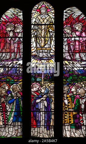 Die himmelfahrt Fenster von Christopher und Veronica Whall (1923), St. Leonards Kirche, Middleton, Greater Manchester, UK Stockfoto