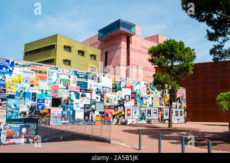 PERPIGNAN, Frankreich - 14. SEPTEMBER 2019: eine Ansicht des Teatre del Arxipelag in Perpignan, Frankreich, eine moderne öffentliche Theater in Betrieb seit 2011 Stockfoto