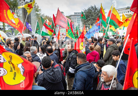 Demonstration am Samstag 2019/10/19 in Köln gegen die militärische Offensive der Türkei im Norden Syriens mit über 10.000 Teilnehmer. Stockfoto