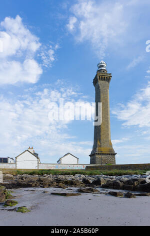 Penmarch, Finistere/Frankreich - 24. August 2019: Ansicht der Eckmuhl Leuchtturm an der Westküste der Bretagne in Frankreich Stockfoto