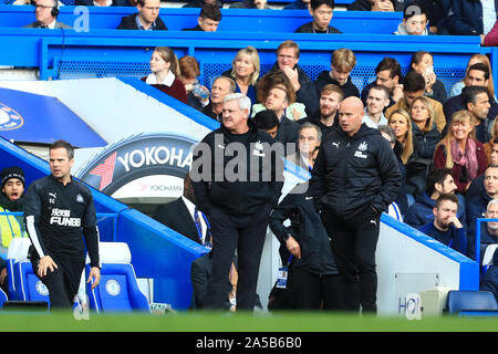 LONDON, ENGLAND. Oktober 19th-Newcastle Trainer Steve Bruce während der Premier League Spiel zwischen Chelsea und Newcastle United an der Stamford Bridge, London am Samstag, den 19. Oktober 2019. (Credit: Leila Coker | MI Nachrichten) das Fotografieren dürfen nur für Zeitung und/oder Zeitschrift redaktionelle Zwecke verwendet werden, eine Lizenz für die gewerbliche Nutzung Kreditkarte erforderlich: MI Nachrichten & Sport/Alamy leben Nachrichten Stockfoto