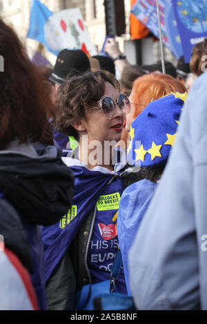 Westminster, London, Großbritannien, 19. Oktober 2019: Tausende von Demonstranten, die sich für die Völker Abstimmung März von Park Lane nach Westminster Park als Parlament wandte sich an einem Samstag saß auf Brexit zu beraten. Die Regierung gezwungen, eine Verlängerung nach dem Verlust der Letwin Änderungsantrag stimmen zu suchen. Fotos: David Mbiyu Stockfoto