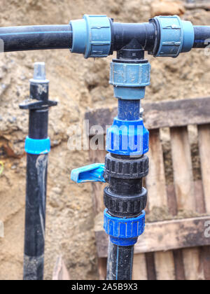 Drei Weise gemeinsame der PVC-Rohr. Trinkwasser Delivery System unter Rekonstruktion Stockfoto