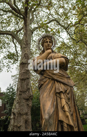 Euterpe Statue in St George's Gärten, Bloomsbury, London Stockfoto