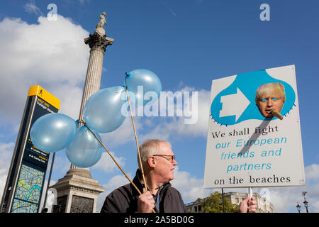 An dem Tag, an dem die Mitglieder des Parlaments saß auf einem Samstag (das erste Mal seit 37 Jahren und betitelt uper Samstag"), um für Premierminister Boris Johnson's Brexit Abkommen mit der EU in Brüssel, eine Million Remainers (laut Veranstalter) marschierten durch die Hauptstadt ihre Opposition gegen eine Brexit Stimme zu Stimme und rufen zu einer Abstimmung der Völker, am 19. Oktober 2019, in London, England. Stockfoto