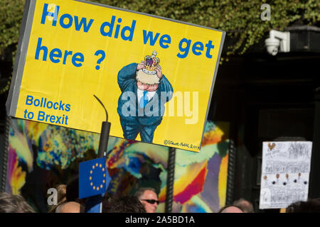 An dem Tag, an dem die Mitglieder des Parlaments saß auf einem Samstag (das erste Mal seit 37 Jahren und betitelt uper Samstag"), um für Premierminister Boris Johnson's Brexit Abkommen mit der EU in Brüssel, eine Million Remainers (laut Veranstalter) marschierten durch die Hauptstadt ihre Opposition gegen eine Brexit Stimme zu Stimme und rufen zu einer Abstimmung der Völker, am 19. Oktober 2019, in London, England. Stockfoto