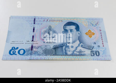 Nahaufnahme von 50 Baht banknote Textur auf weißem Hintergrund. Stockfoto