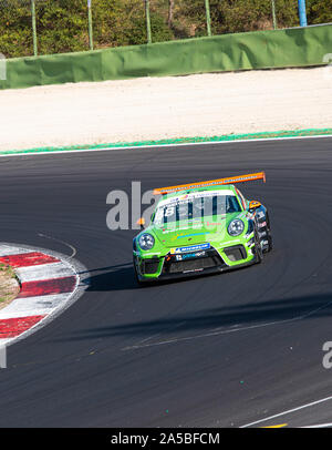 Vallelunga, Italien am 14. September 2019. Porsche Carrera Rennwagen in Aktion bei Wendung in asphaltpiste Stromkreis Stockfoto