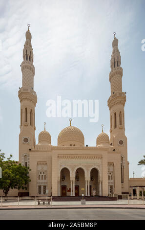 Die Jumeirah Moschee, Dubai, Vereinigte Arabische Emirate. Stockfoto