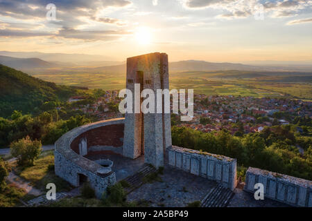 Drei Generationen Denkmal im Zentrum von Bulgarien, im Mai 2. Stockfoto