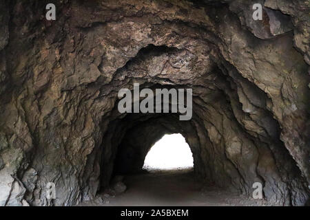 Los Angeles, die bathöhle in Bronson Canyon/Höhlen, Abschnitt der Griffith Park, Standort für viele Film- und TV-Show entfernt Stockfoto