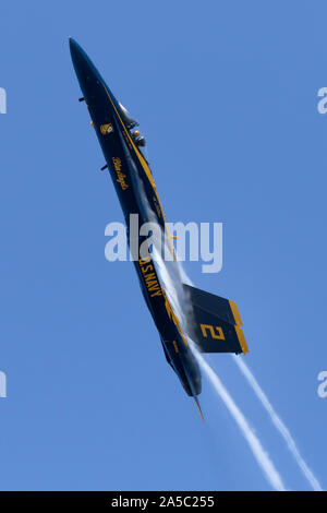 Blue Angels F-18 Hornet mit Dampf. Stockfoto