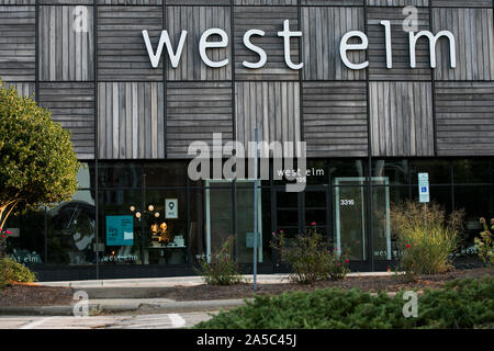 Ein logo Zeichen außerhalb einer West Elm-Store in Greensboro, North Carolina, am 15. September 2019. Stockfoto