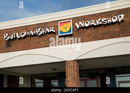 Ein logo Zeichen außerhalb eines Build-A-Bear Workshop Store in Greensboro, North Carolina, am 15. September 2019. Stockfoto