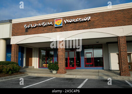 Ein logo Zeichen außerhalb eines Build-A-Bear Workshop Store in Greensboro, North Carolina, am 15. September 2019. Stockfoto