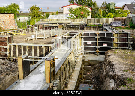 Bau von konkreten Grundlagen für ein Wohnhaus, Formen für betonfundamente Stockfoto